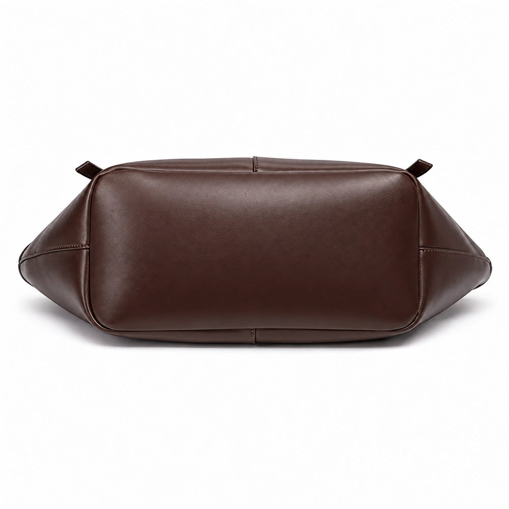 Vue du dessous du grand sac à main marron