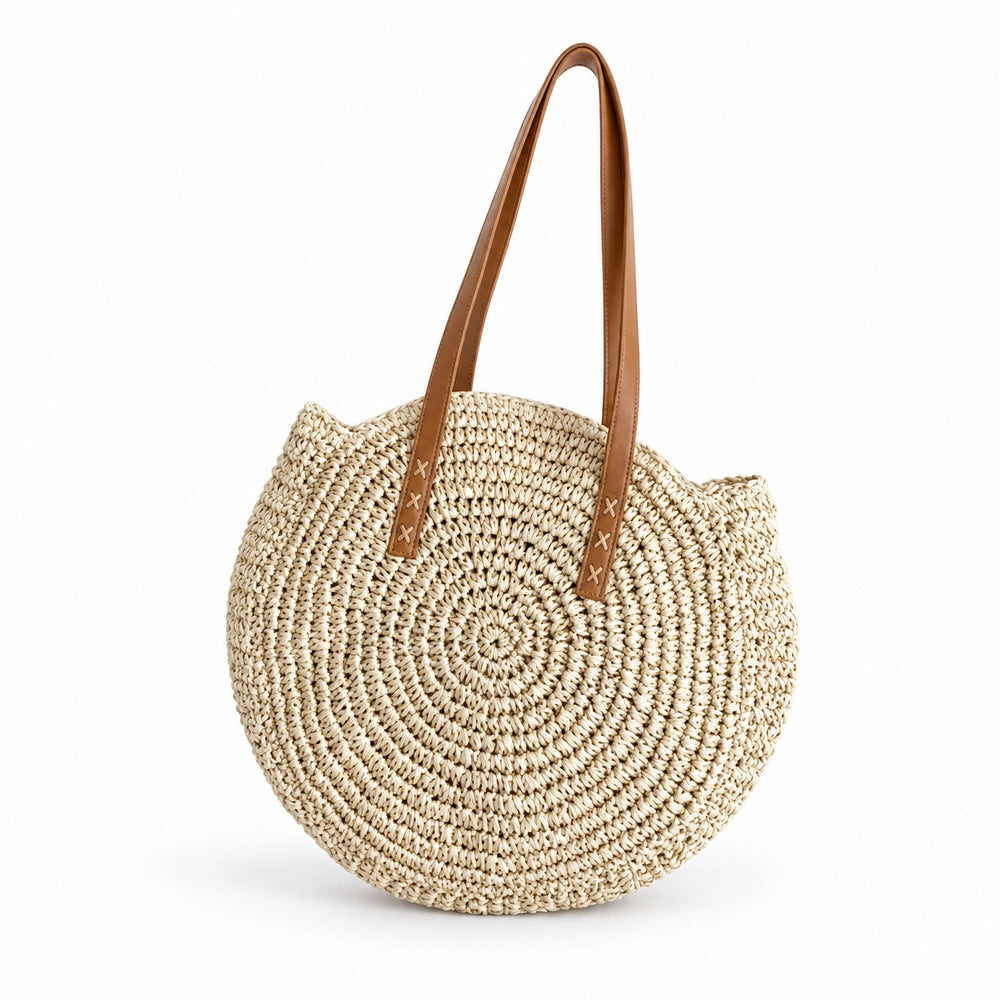 Grand sac rond ivoire en paille tressée sur fond blanc