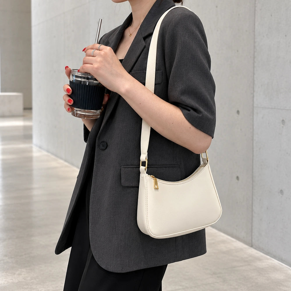 Sac blanc avec blazer gris