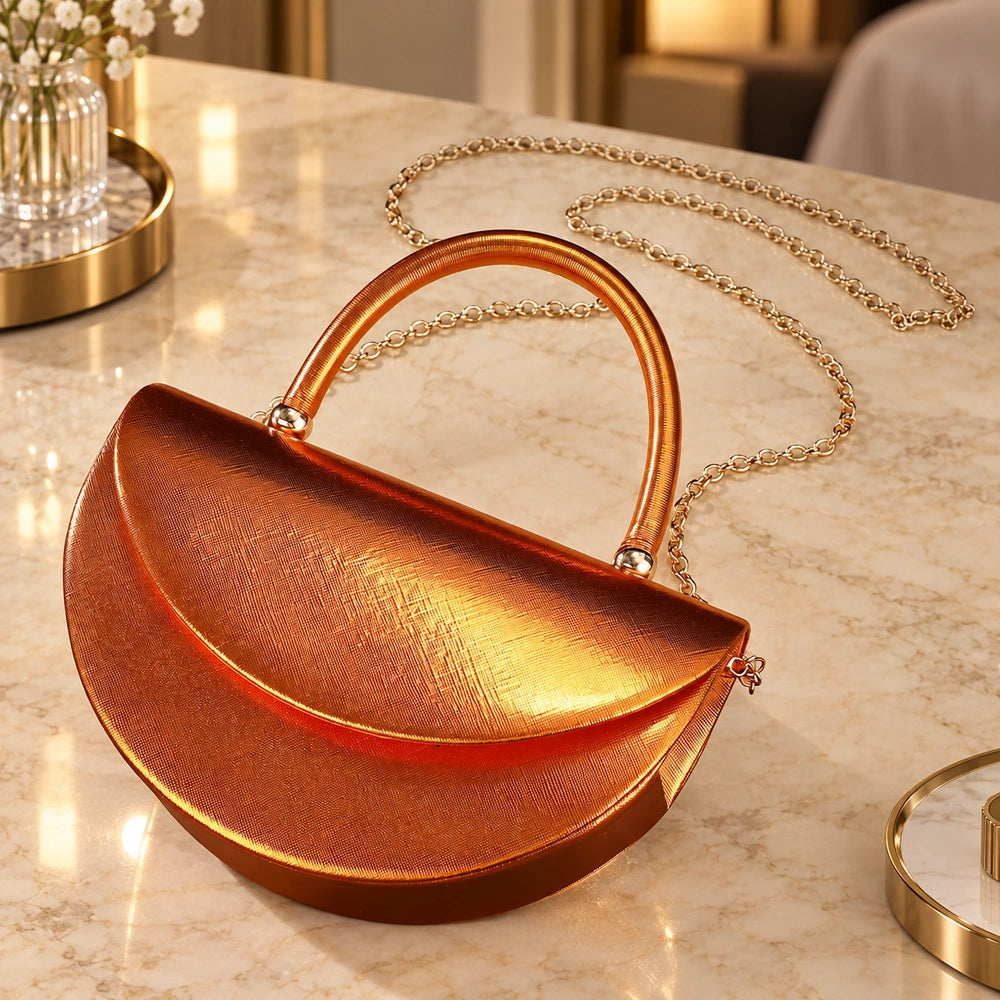 Petit sac à main doré chaine