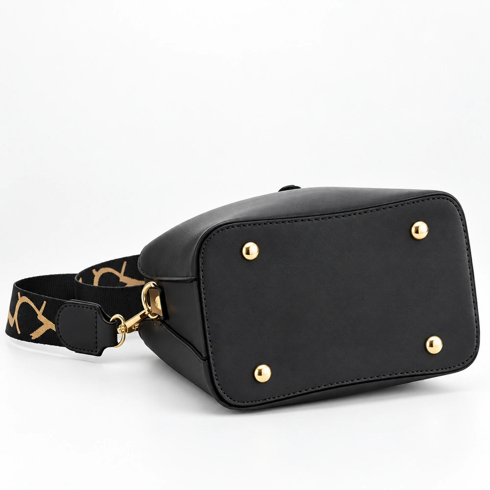 Sac à main seau noir dessous