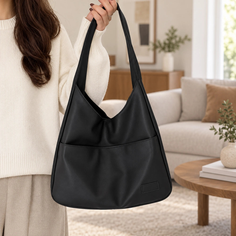 Sac porté épaule noir main