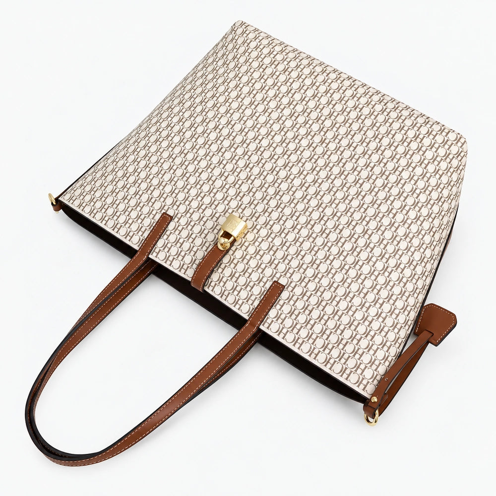 Sac de luxe monogram posé
